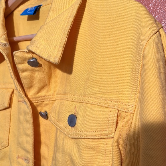 Emma Chamberlain Yellow Denim Jacket - Picture 4 of 4